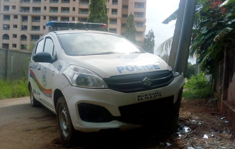 police car mulki bid avoid pothole rams against tree escaped personnel unhurt however vehicle
